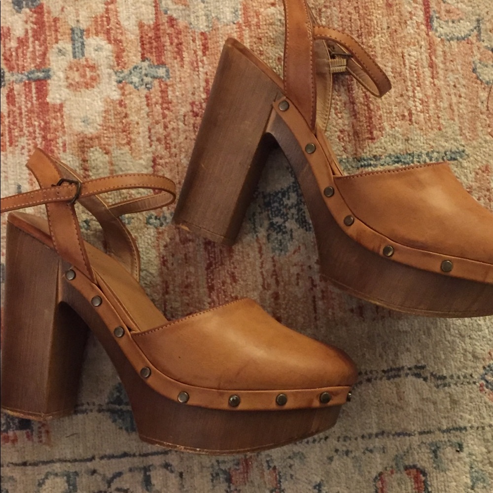 Bamboo closed toe chunky heel platforms